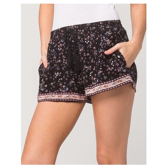 Full Tilt Printed Floral Shorts - Picture 3 of 4